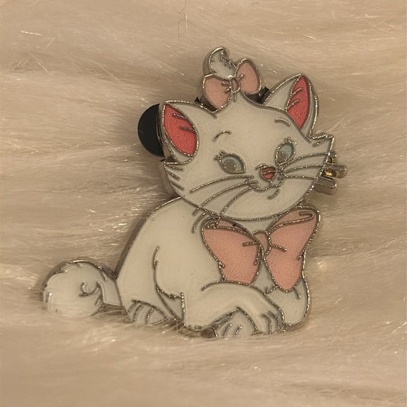 Disney Aristocats Marie 2015 Trading Pin - Picture 1 of 4